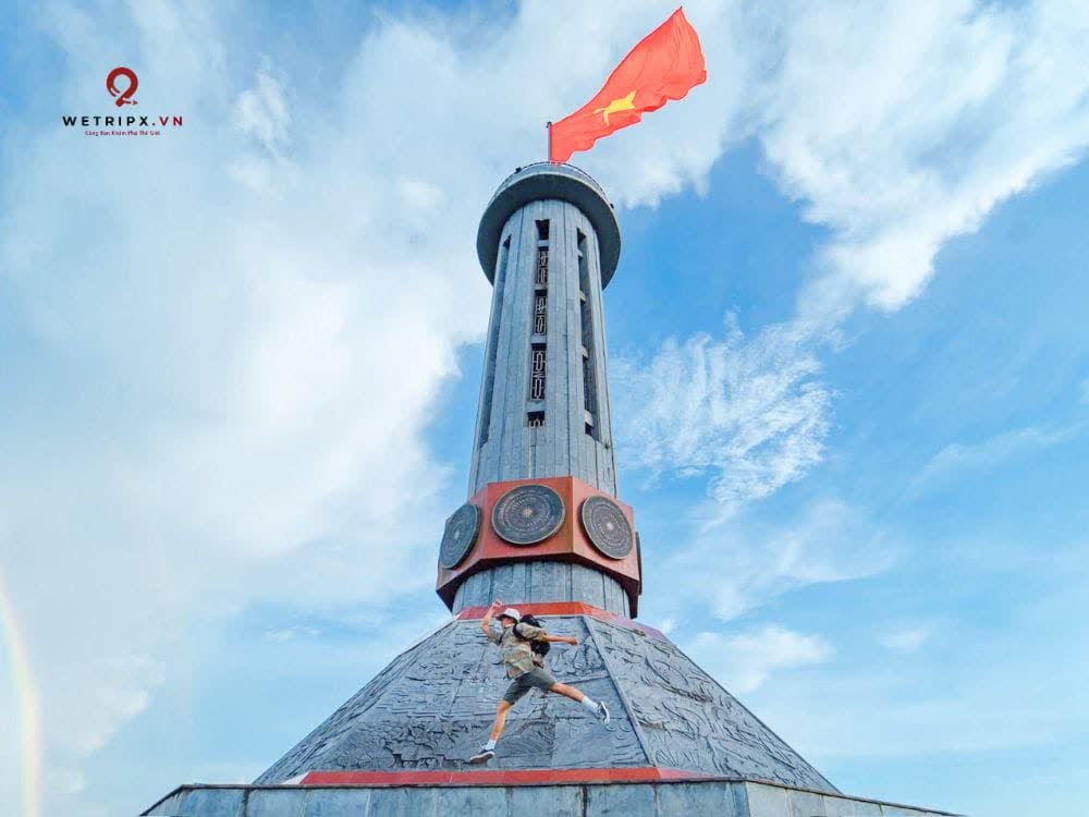 Cột cờ Lũng Cú