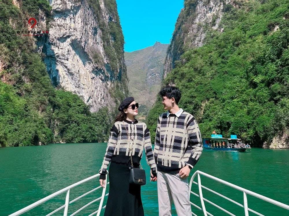 Thuyền trên sông Nho Quế, hẻm Tu Sản